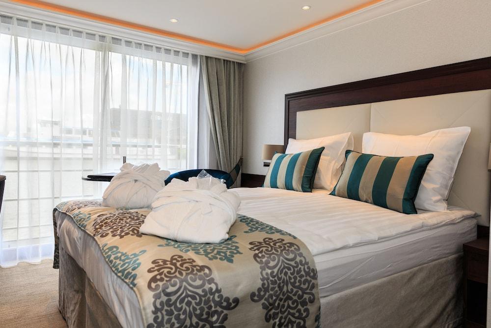 Select Ms Charles Dickens Neuss Hotel ภายนอก รูปภาพ